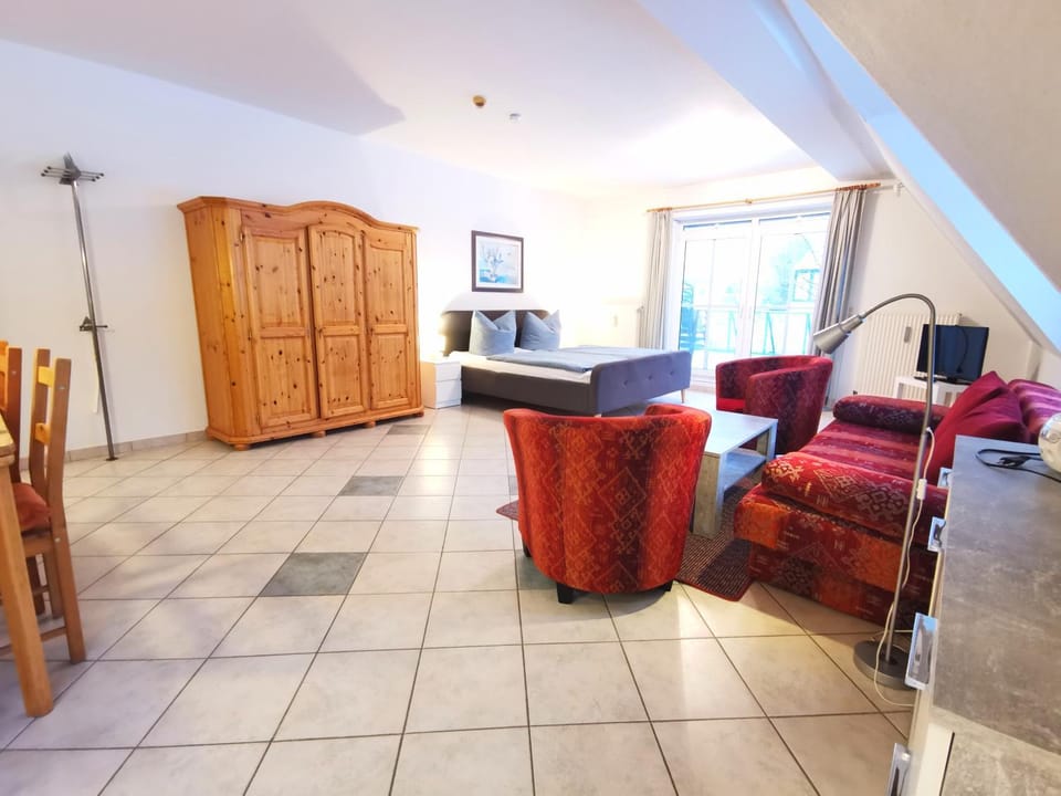 Bed, TV and multimedia, Balcony/Terrace, Living room, Seating area, Dining area, wardrobe