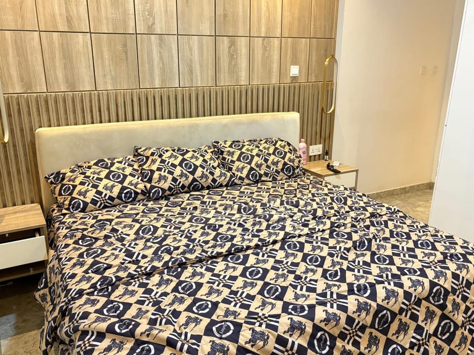 Exquisite 3 bedroom house, Wifi AC Solar in RCCG camp, Mowe House in Nigeria