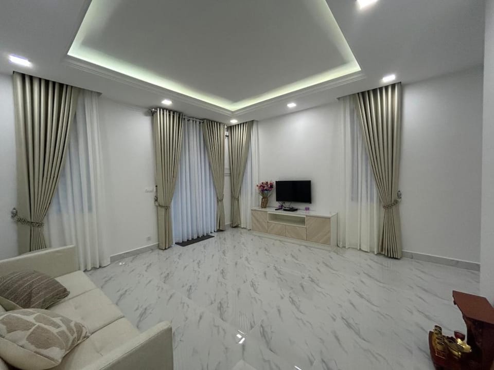 TV and multimedia, Living room, Decorative detail, Seating area, air conditioner