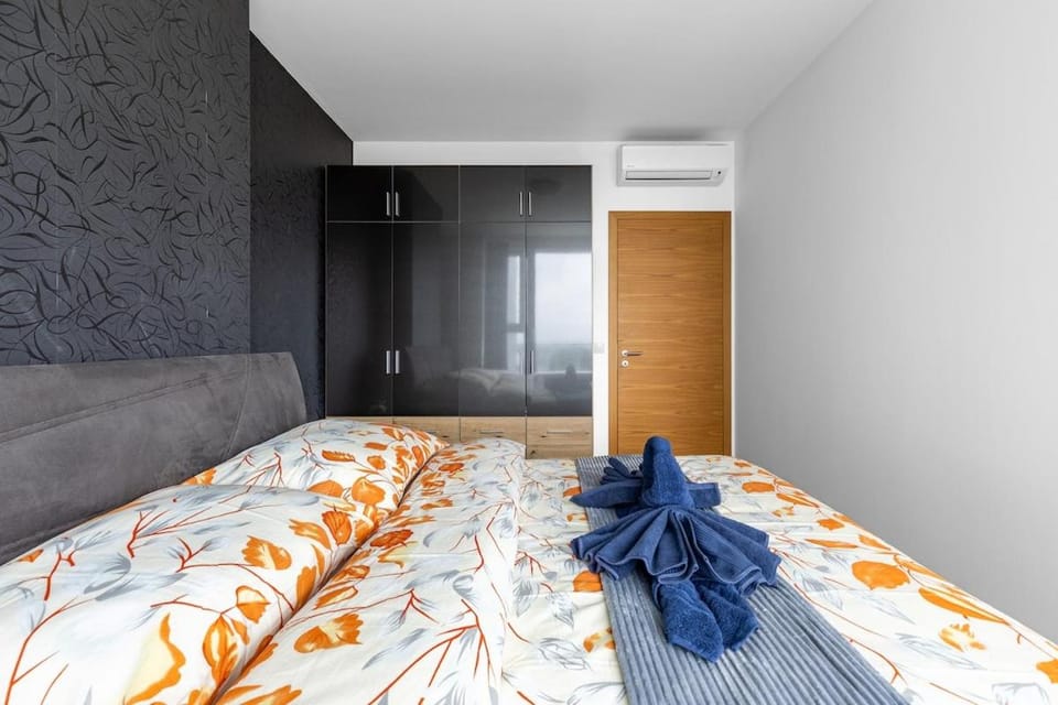 Panorama 1-Bedroom Apartment on Floor 13 with City View and Parking by Skyviews Apartment in Bratislava