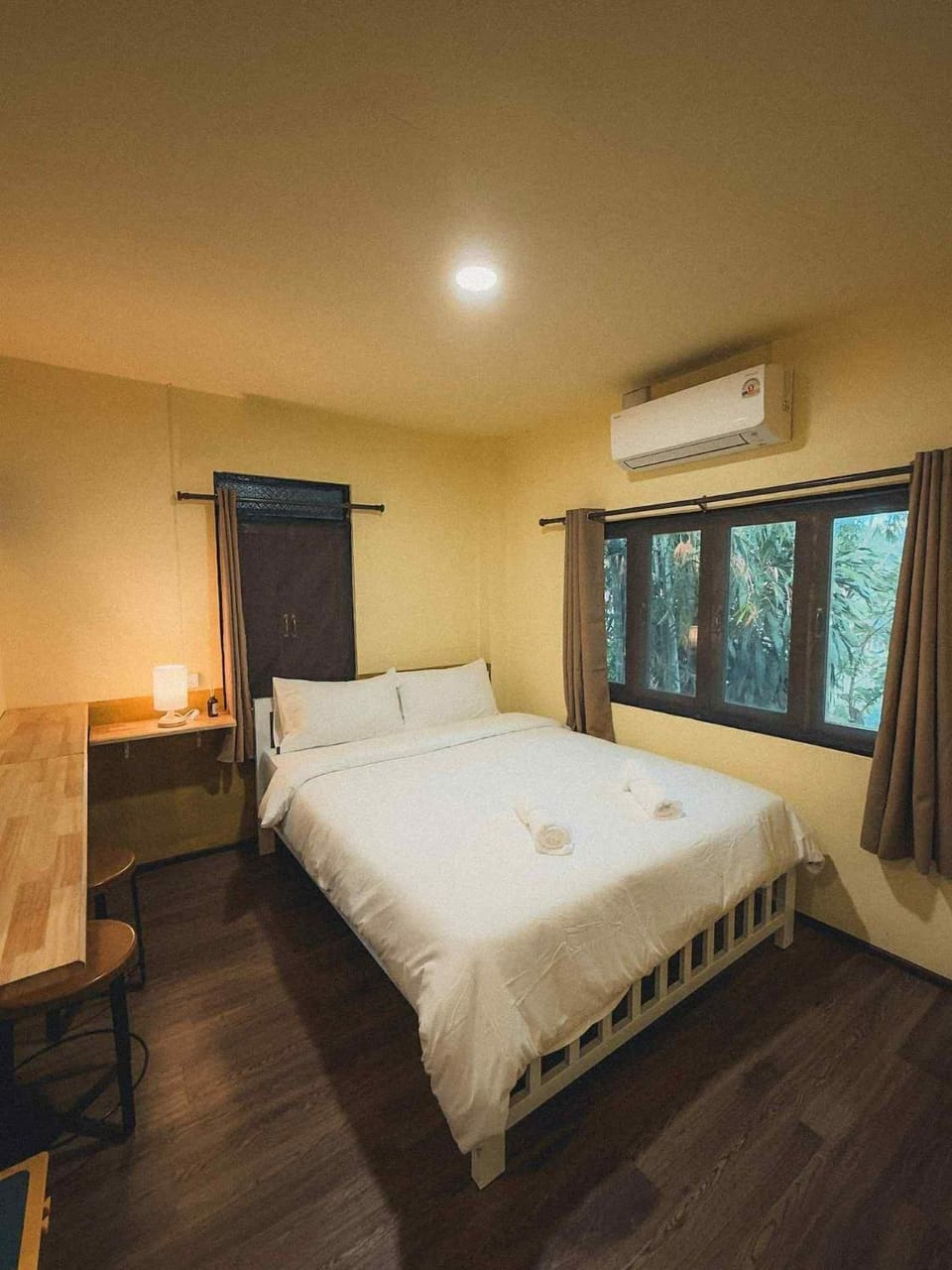 Bedroom, air conditioner