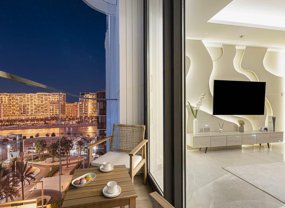 Palace Beach Residences By Luxe Living - Palm & Marina View Apartment in Dubai