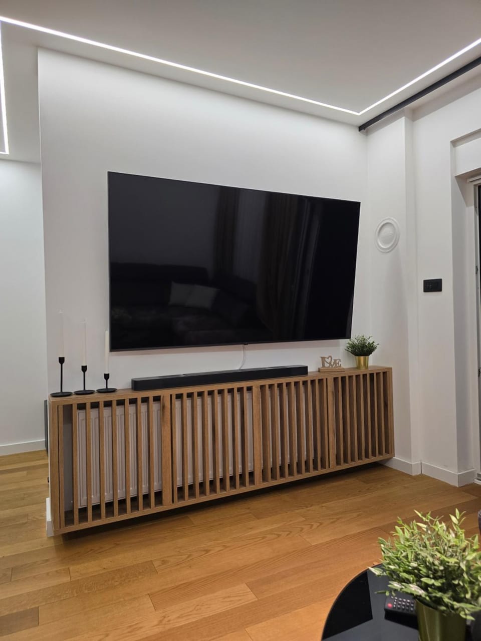 TV and multimedia, heating, internet, air conditioner