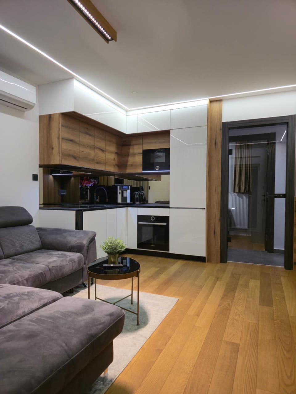 Kitchen or kitchenette, Living room, Seating area, Dining area, minibar, oven, pet friendly, stove