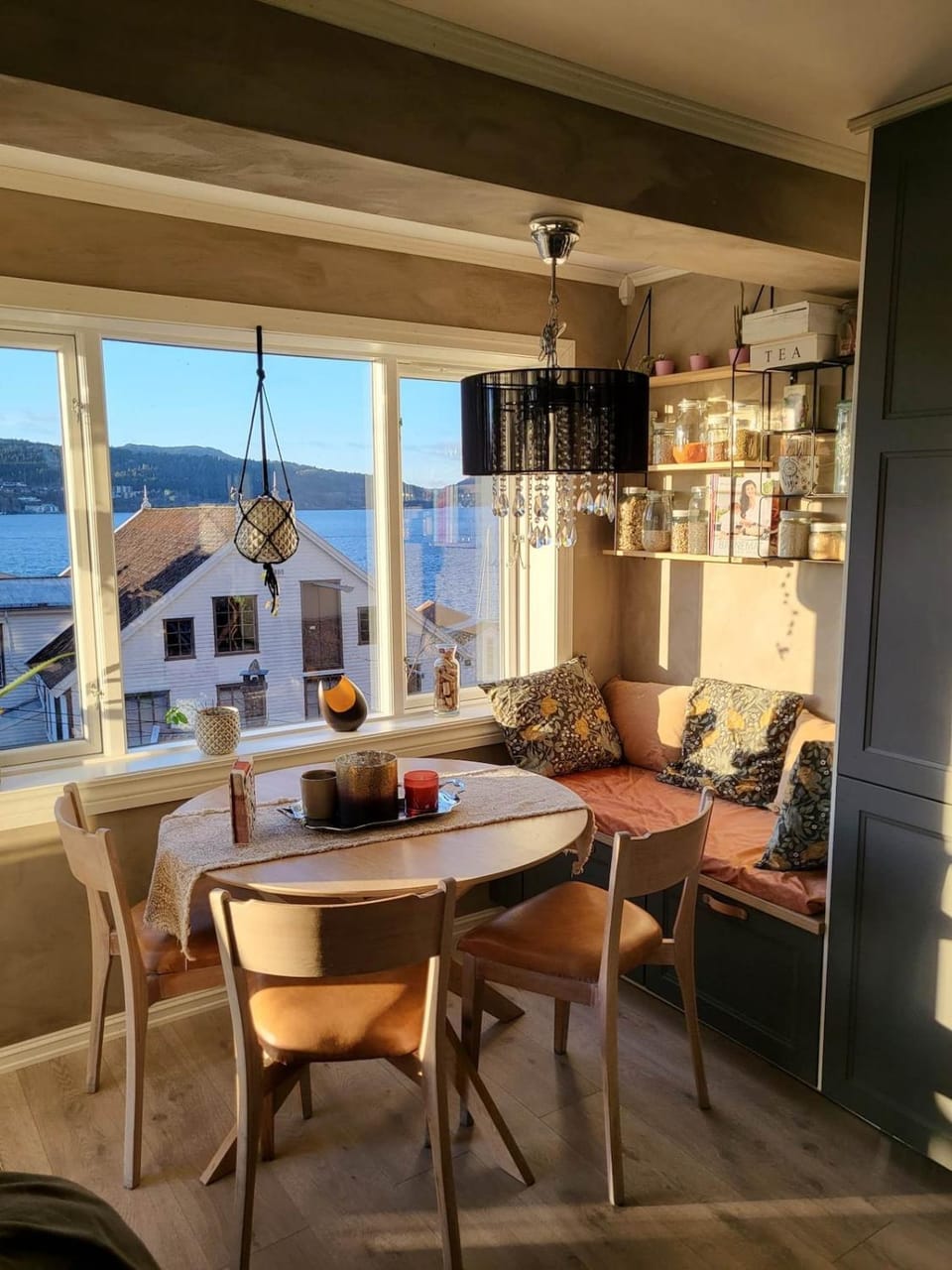 Seating area, Dining area, Sea view
