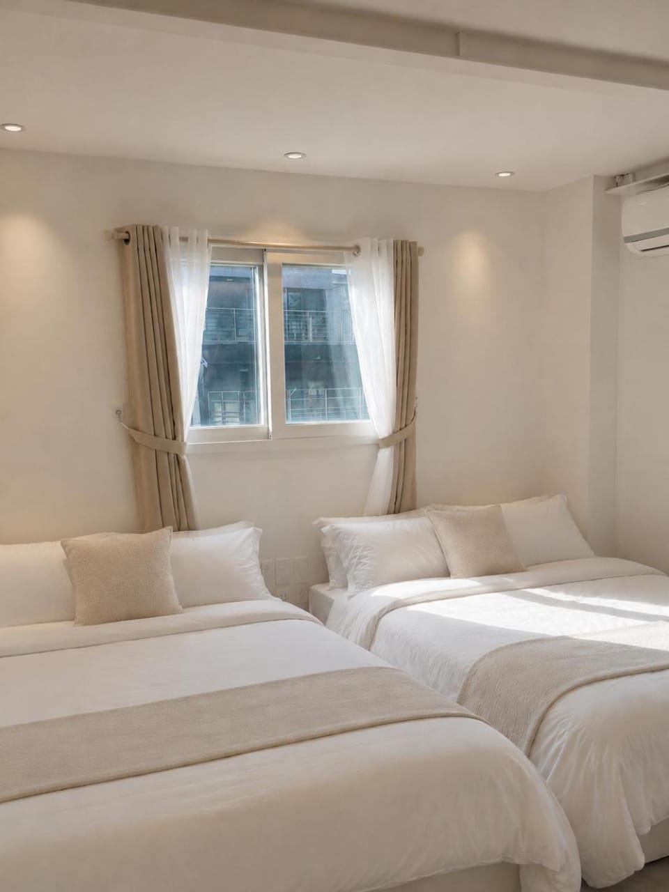 HongDae 4min walk #3BD 2BA #Baby crib #8 Queen beds #private terrace Villa in Seoul