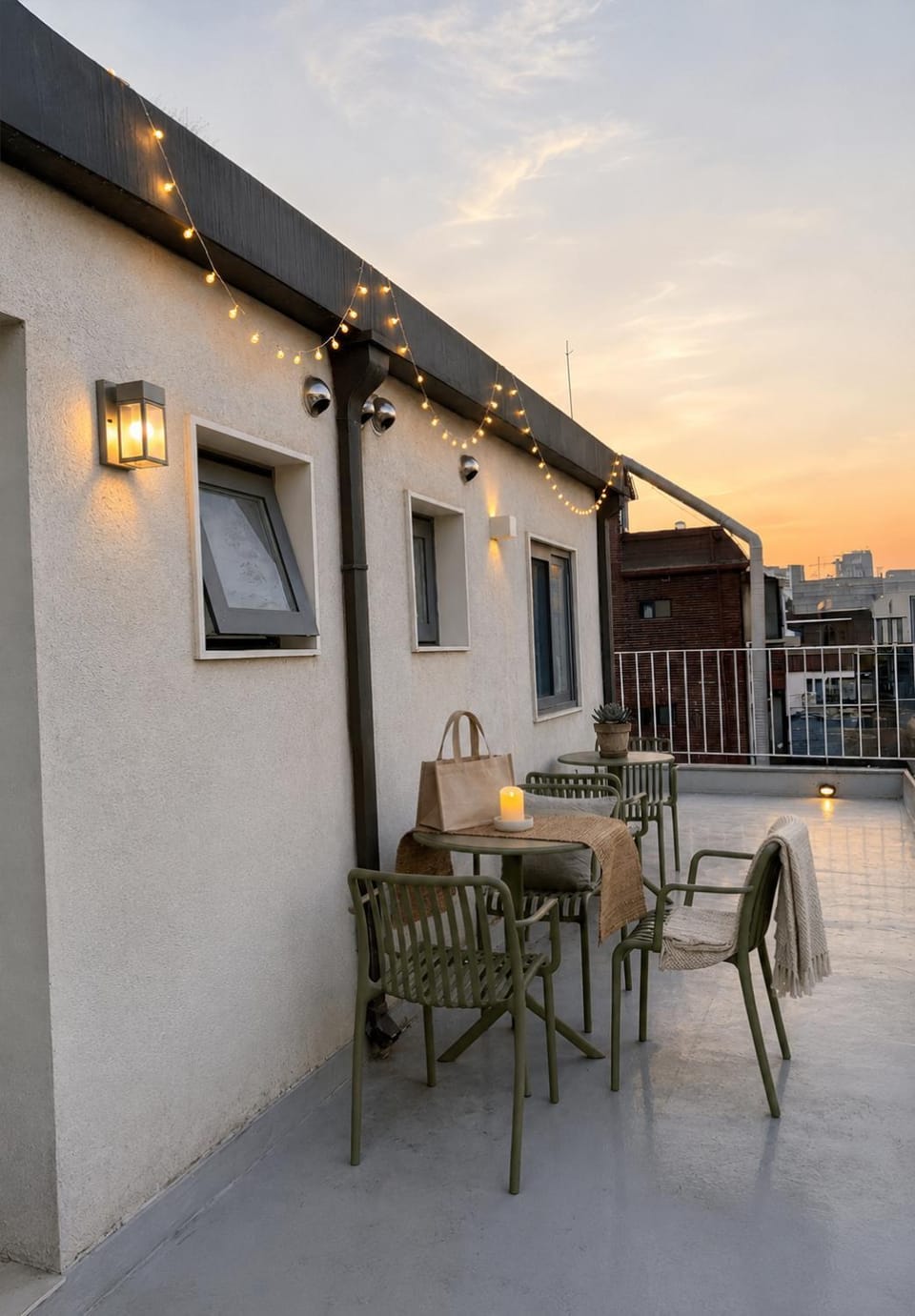HongDae 4min walk #3BD 2BA #Baby crib #8 Queen beds #private terrace Villa in Seoul
