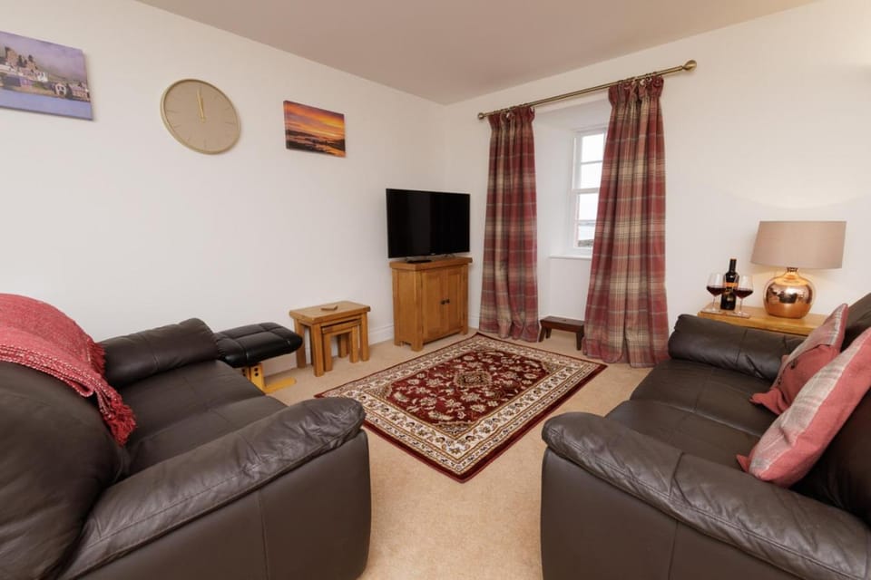 Communal lounge/ TV room, TV and multimedia, Living room, Seating area