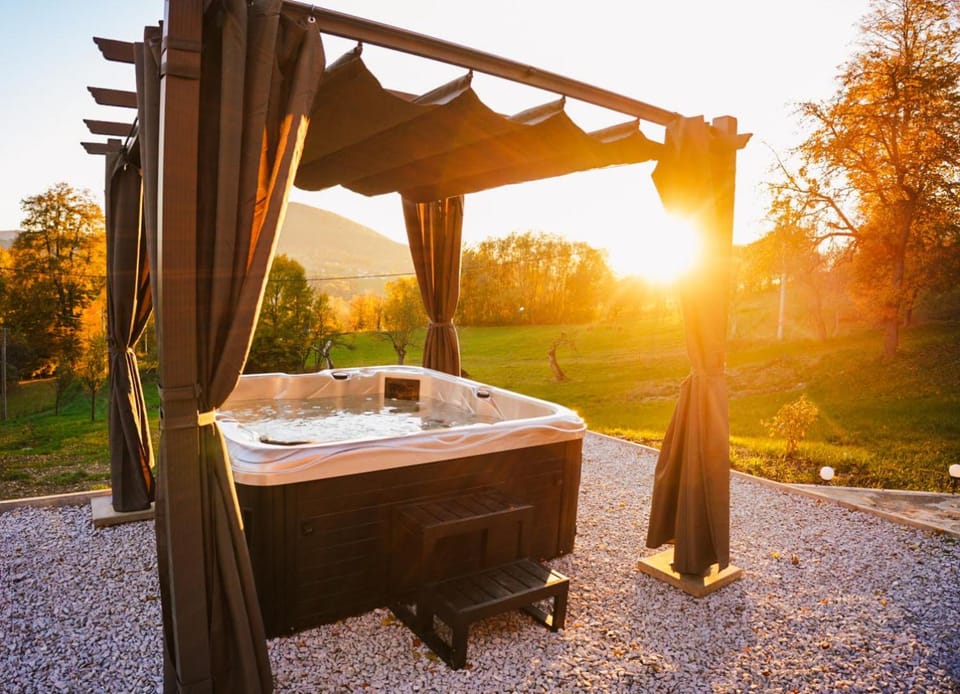 Zachód Beskidu domek z Jacuzzi na wyłączność House in Lesser Poland Voivodeship