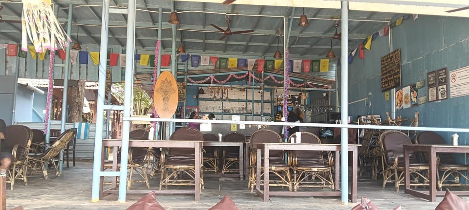 Restaurant/places to eat, Lounge or bar