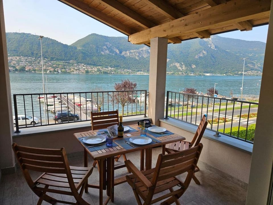 Patio, Day, Natural landscape, View (from property/room), Balcony/Terrace, Dining area, Lake view, Mountain view