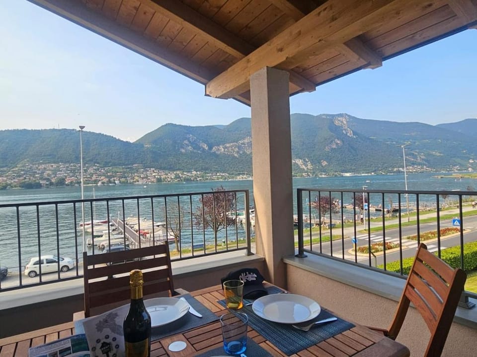 Patio, Day, Natural landscape, View (from property/room), Balcony/Terrace, Dining area, Lake view, Mountain view