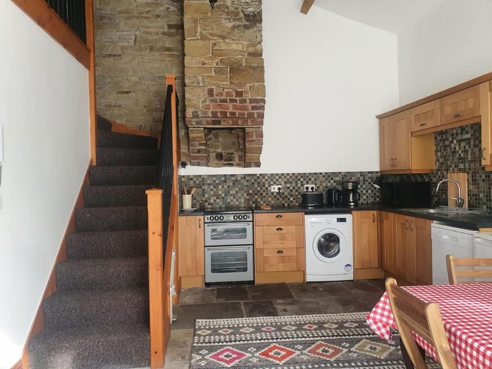 Kitchen or kitchenette, dishwasher, oven, stove, toaster, washing machine