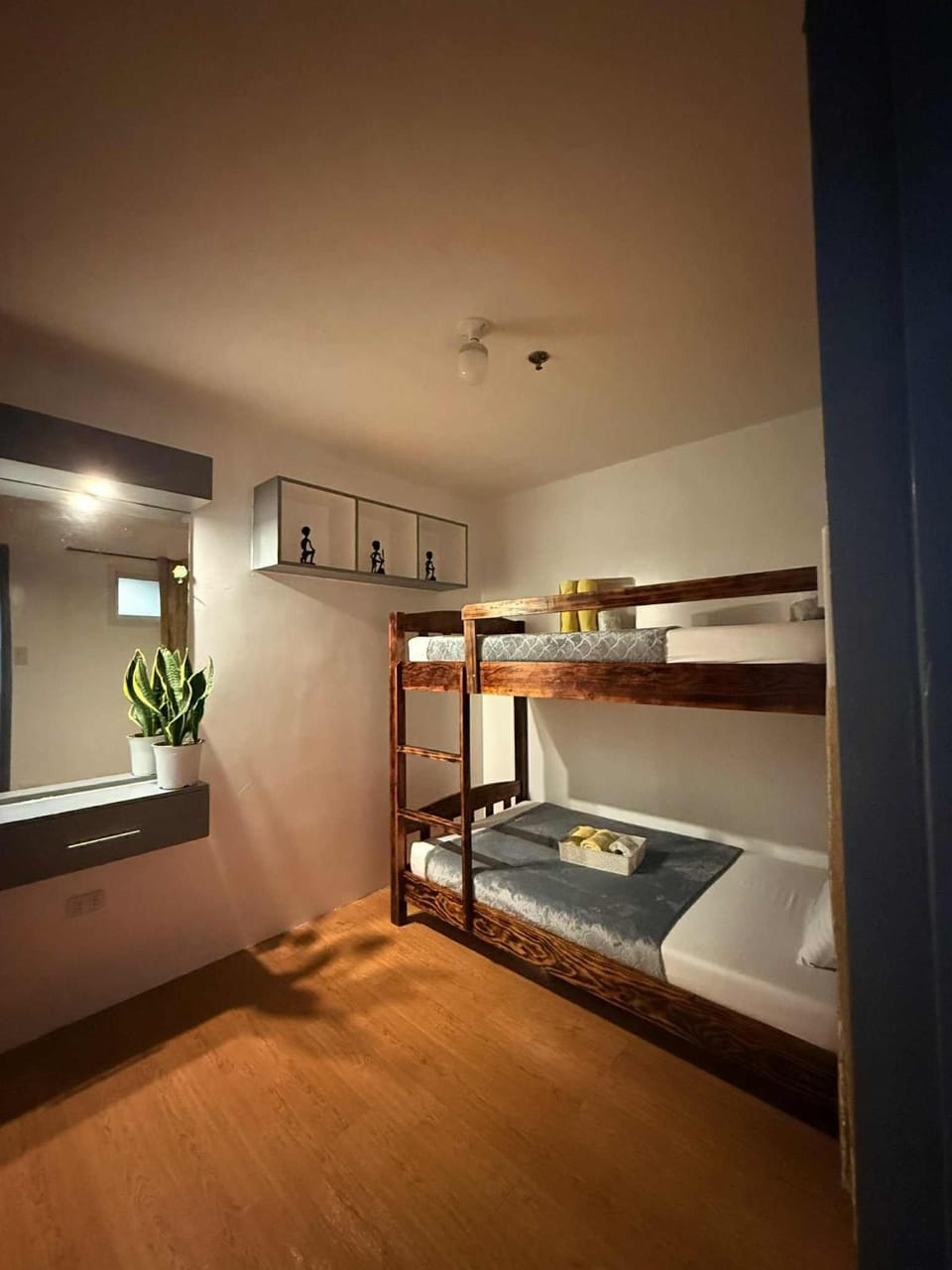 Bed, Photo of the whole room, Bedroom, bunk bed, towels