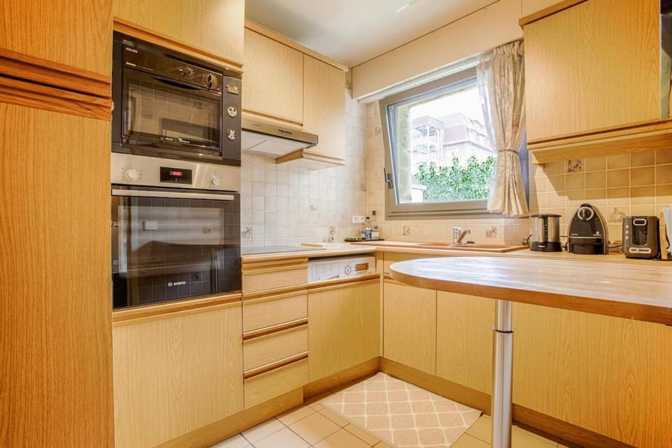 Coffee/tea facilities, Kitchen or kitchenette, dishwasher, oven, stove, toaster