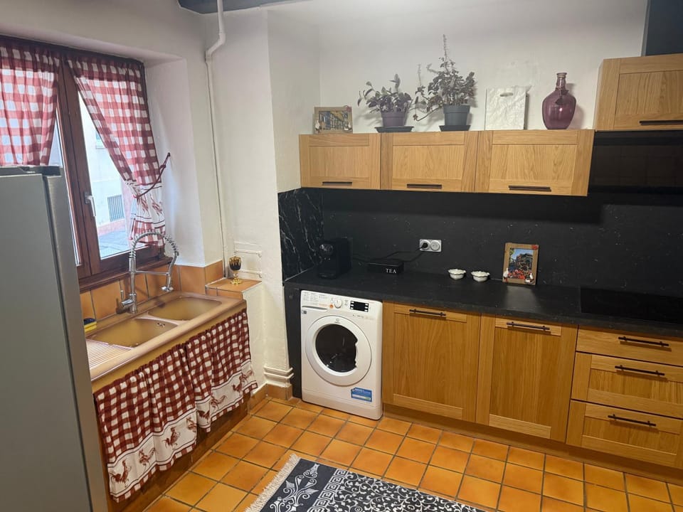Kitchen or kitchenette, dishwasher, stove, washing machine