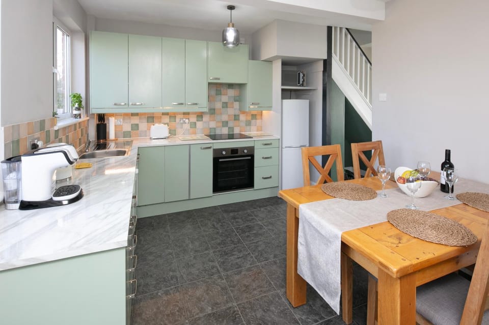 Kitchen or kitchenette, Dining area, dishwasher, oven, stove