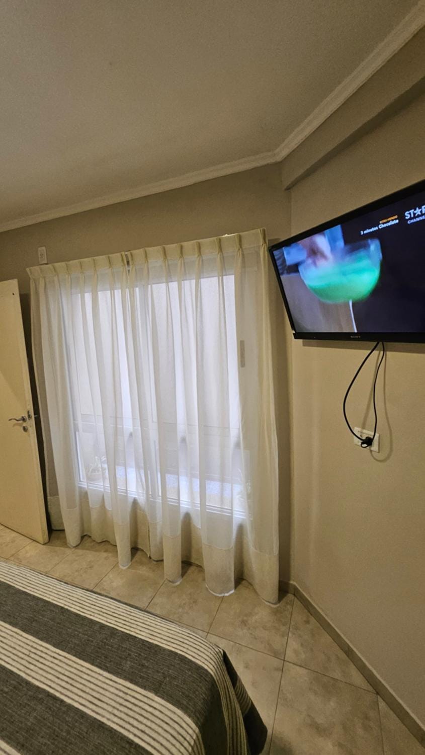 Bed, TV and multimedia, Evening entertainment, Bedroom