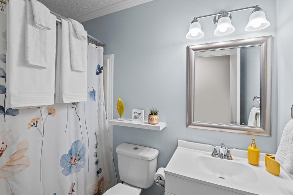 Shower, Toilet, Bathroom, Bath, hair dryier, towels