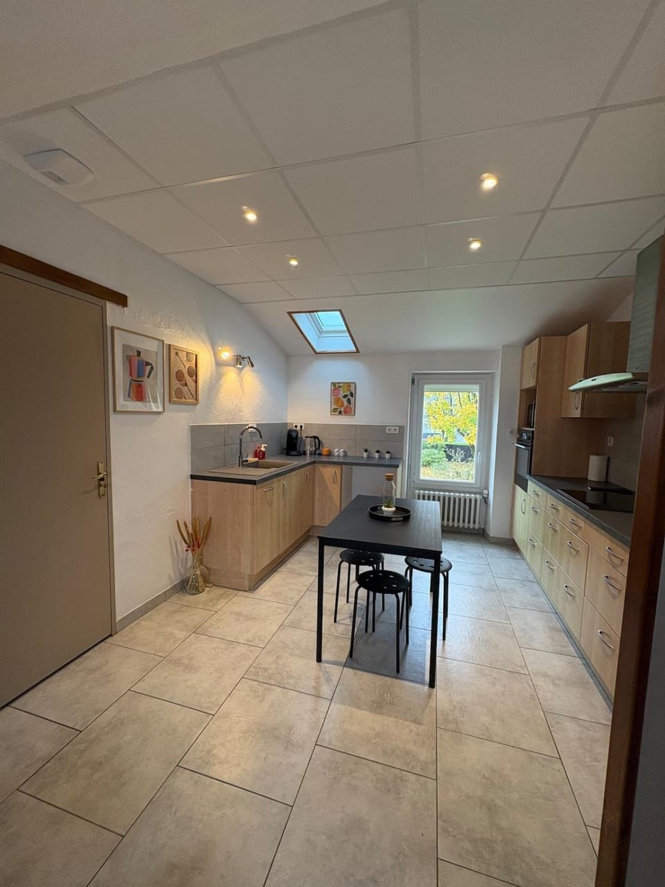 Kitchen or kitchenette, Dining area, oven, stove