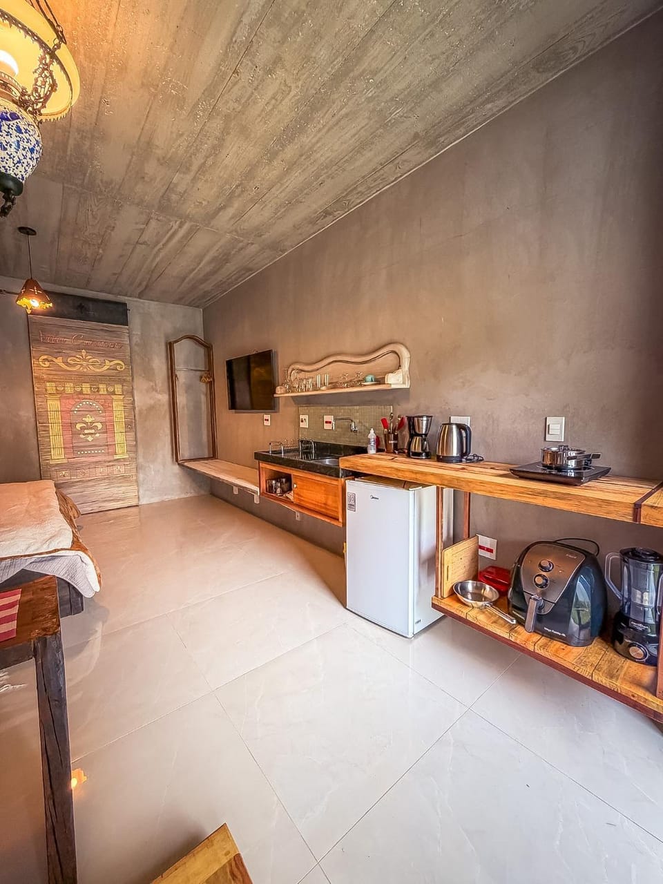 TV and multimedia, oven, stove, toaster, kitchen