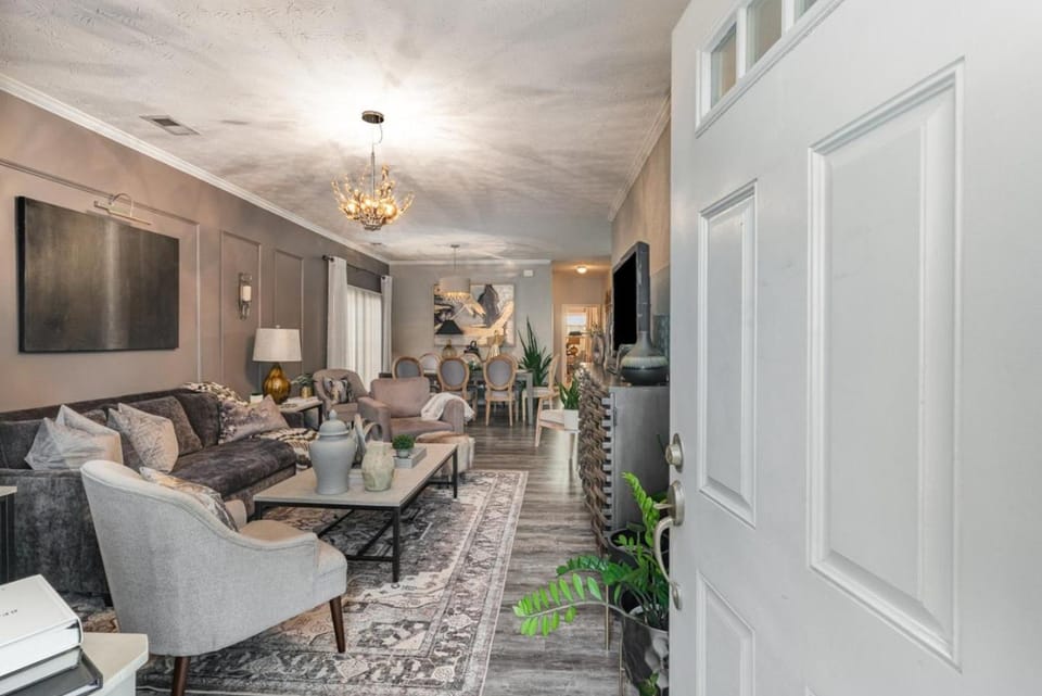 Stylish 2BR Townhome w Garage & Patio Perfect for Stays or Assignments House in Clarksville