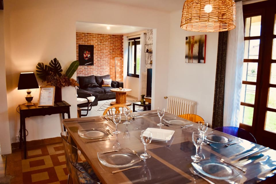 Living room, Dining area