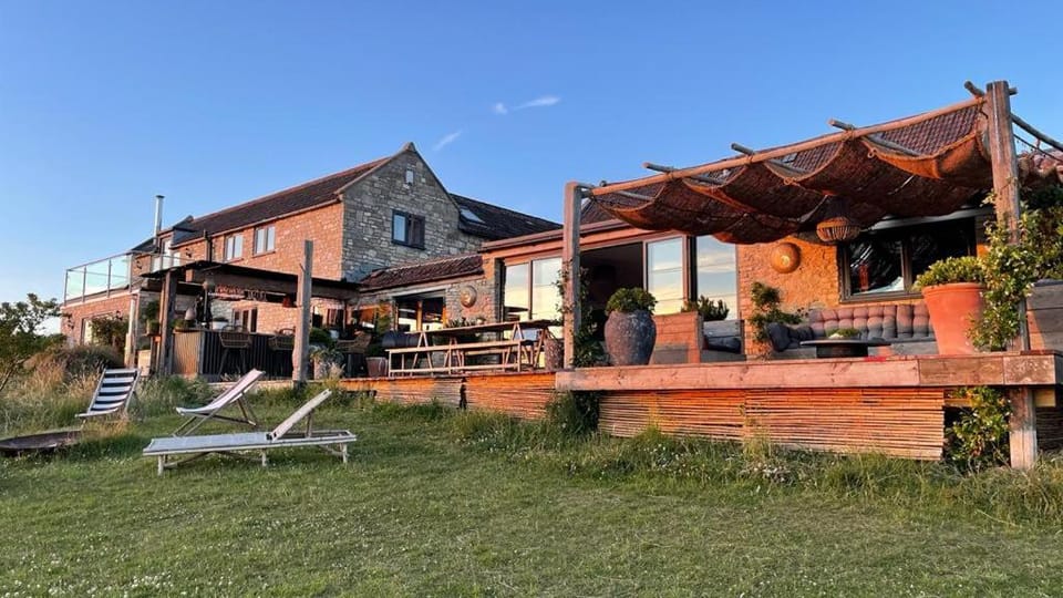 Family Gem in Bath, sleeps 18, stunning view House in Bath