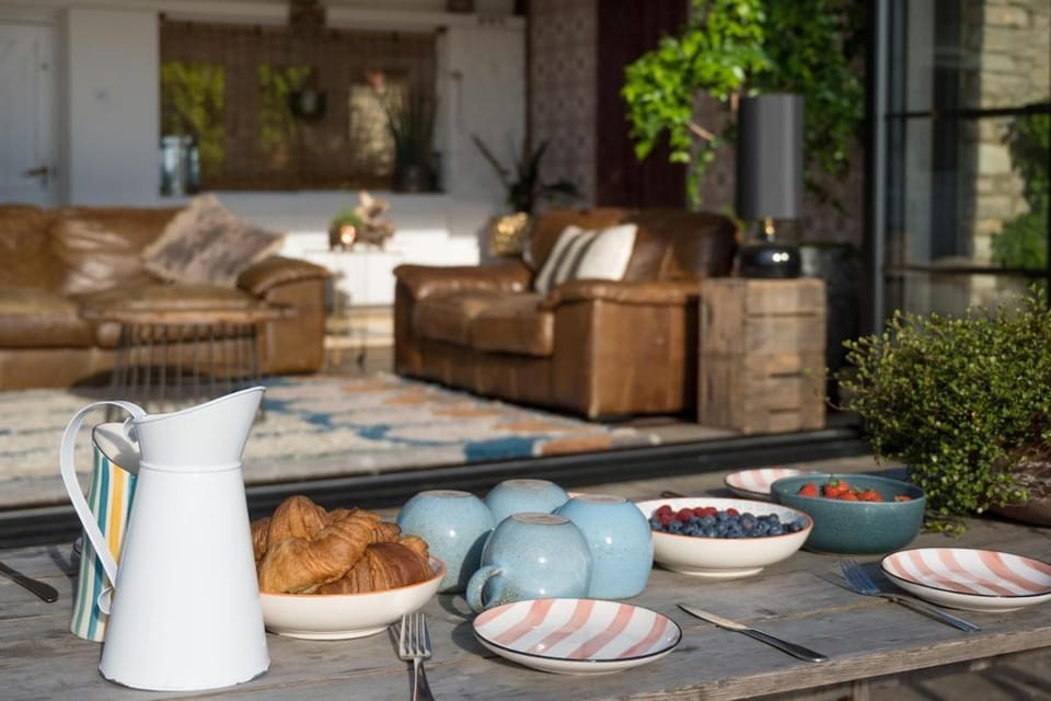 Family Gem in Bath, sleeps 18, stunning view House in Bath