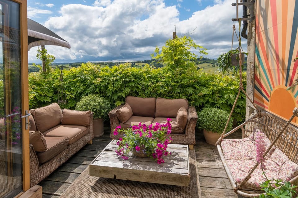Family Gem in Bath, sleeps 18, stunning view House in Bath