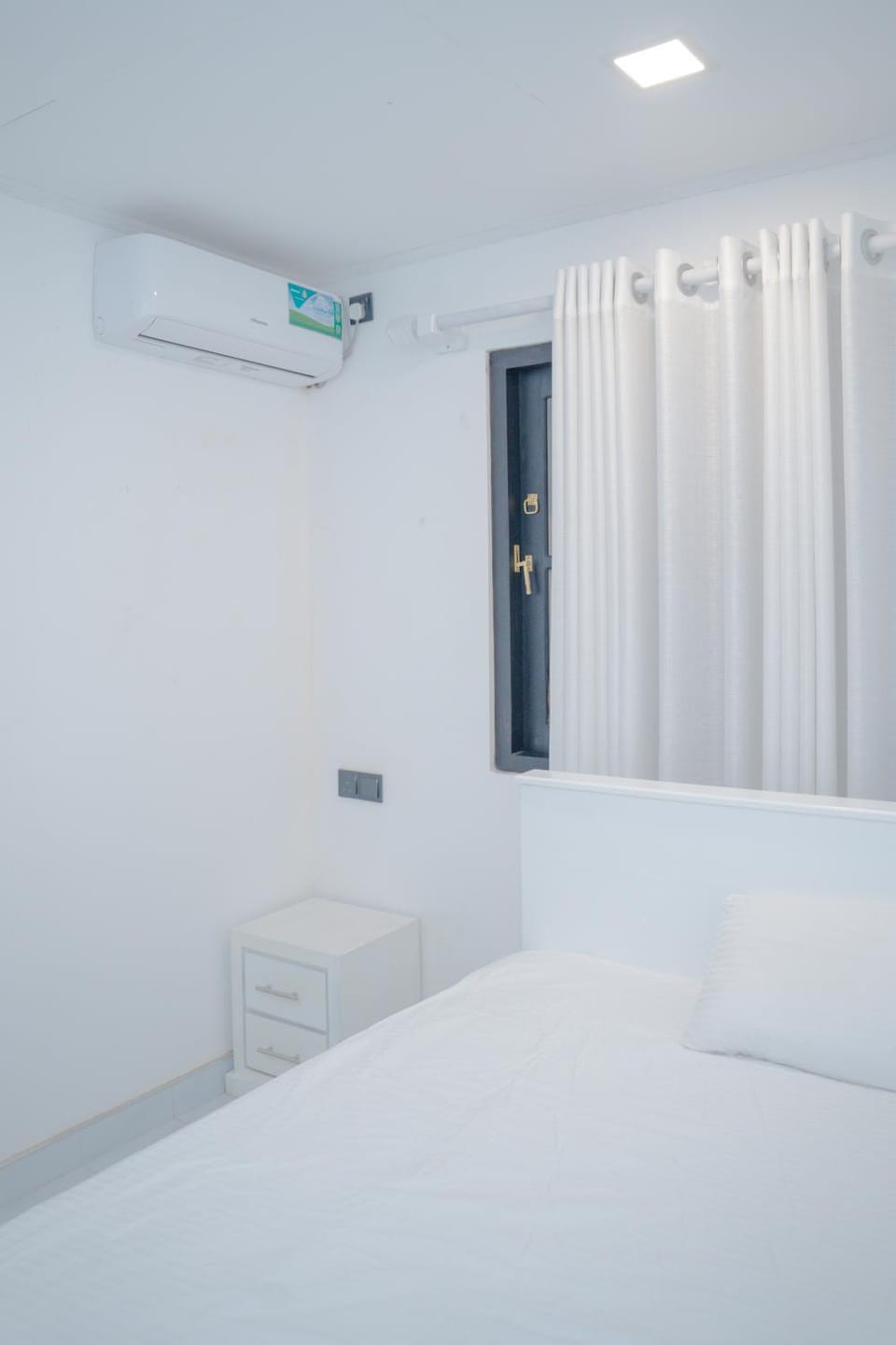 Bed, Bedroom, air conditioner