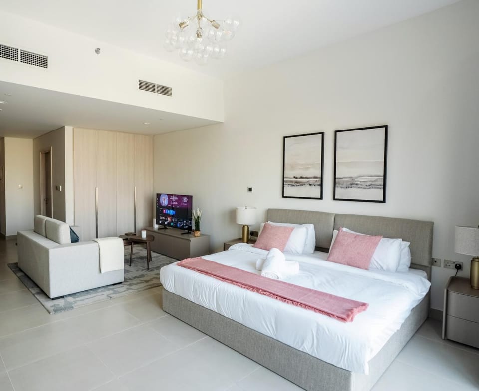 Bed, Photo of the whole room, Seating area, Bedroom, wardrobe