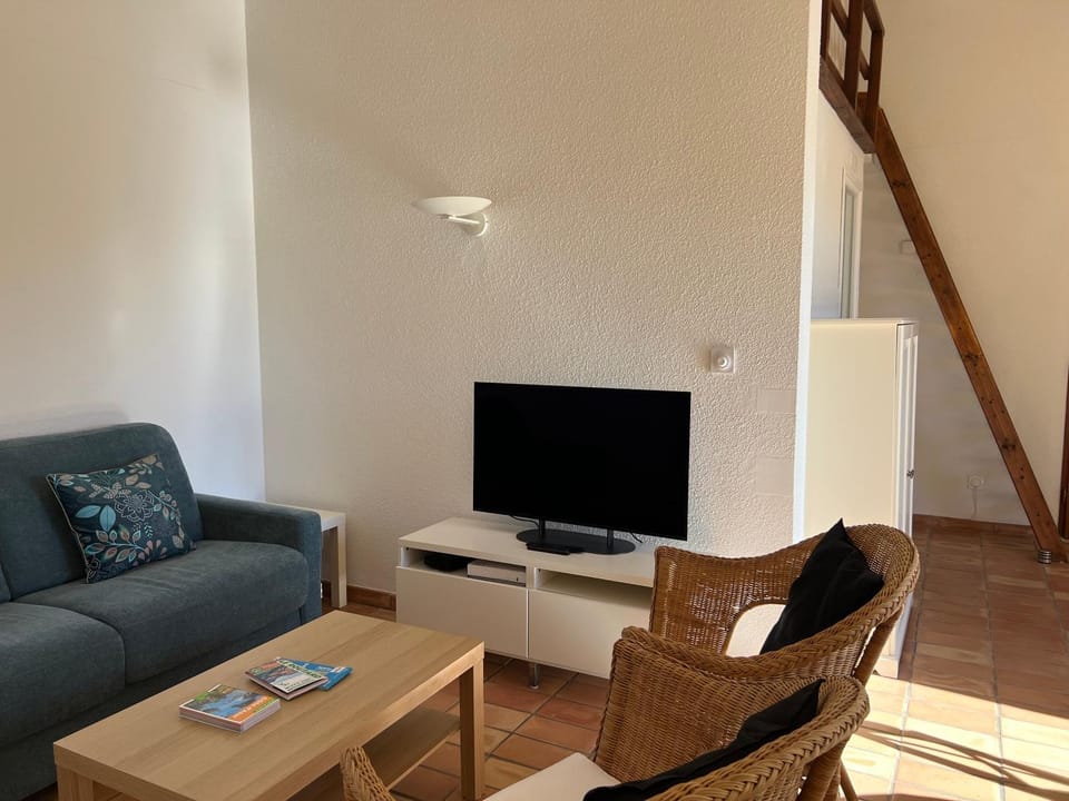 TV and multimedia, Living room, Seating area
