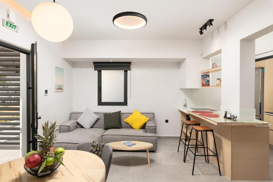 Kitchen or kitchenette, Living room, Seating area, Dining area