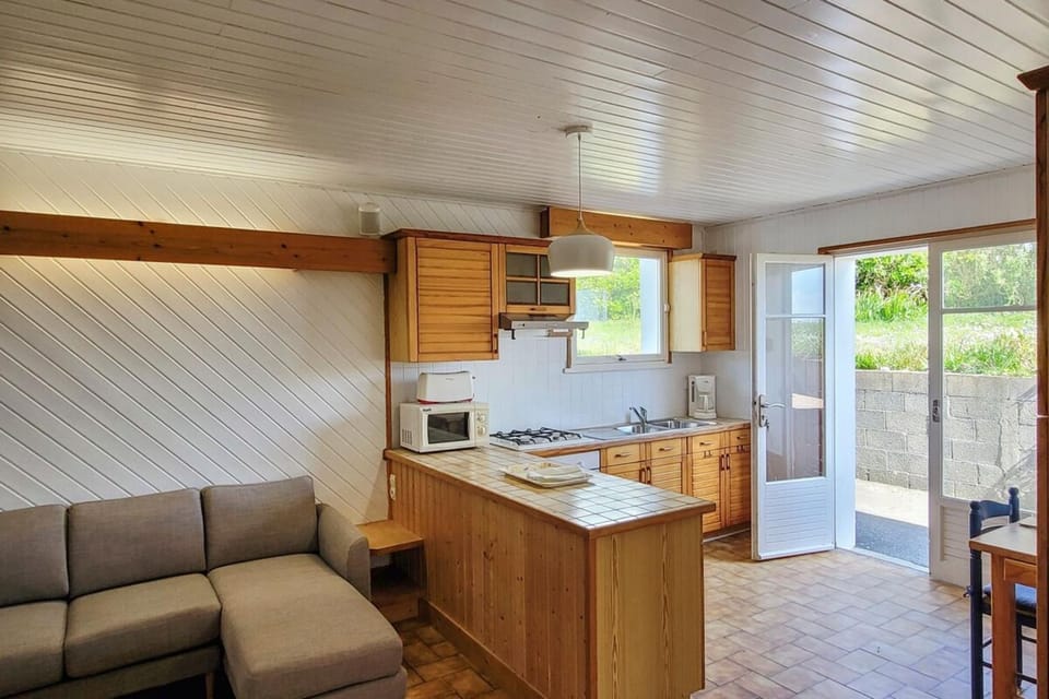 Coffee/tea facilities, Kitchen or kitchenette, Dining area, dishwasher, oven, stove, toaster