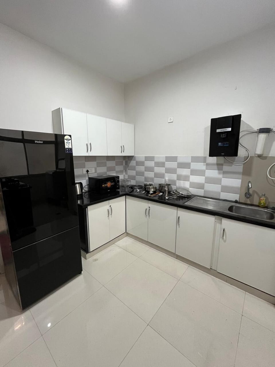 Kitchen or kitchenette, oven