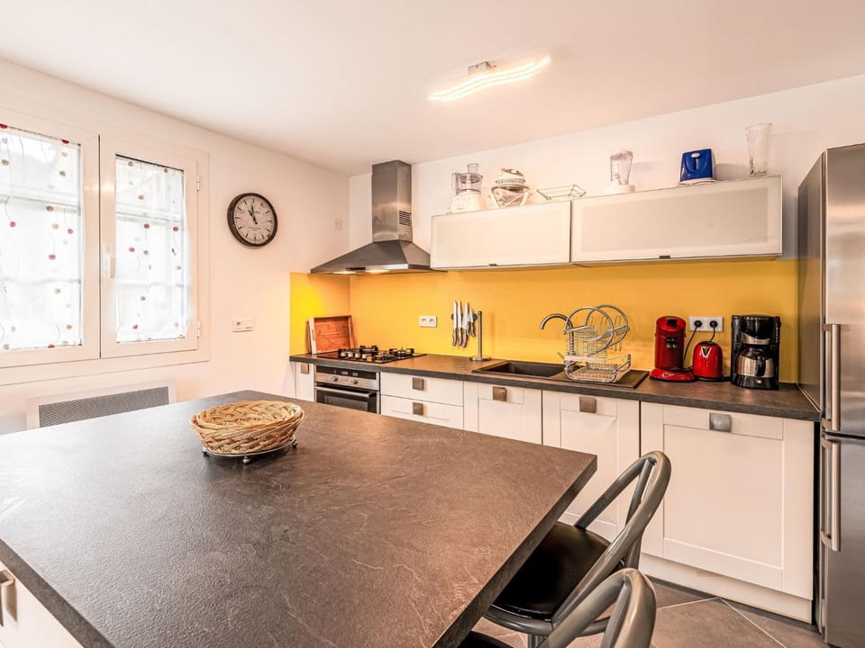Kitchen or kitchenette, Dining area, dishwasher, oven, stove, toaster