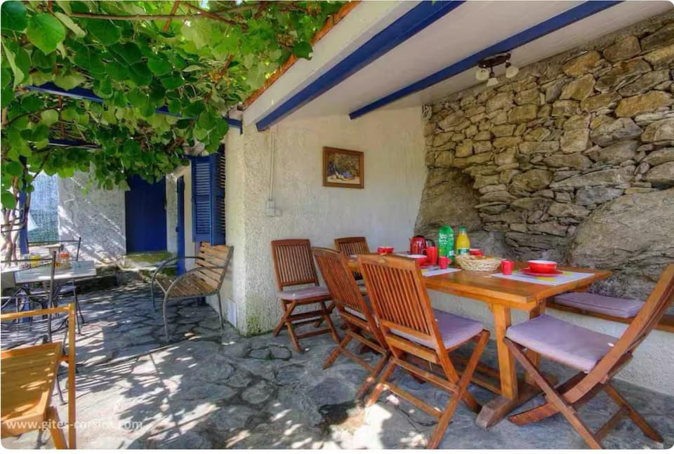 Patio, Dining area
