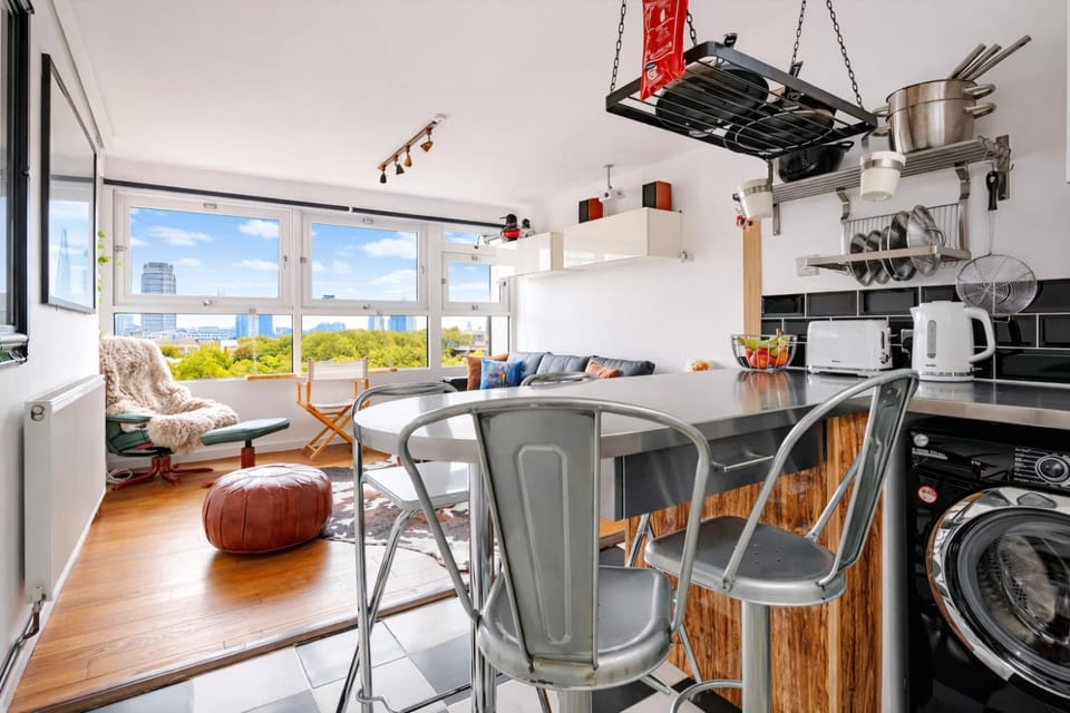 Kitchen or kitchenette, Living room, Dining area