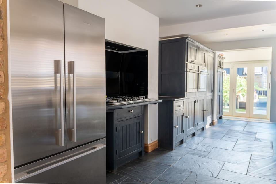 Kitchen or kitchenette, oven, stove