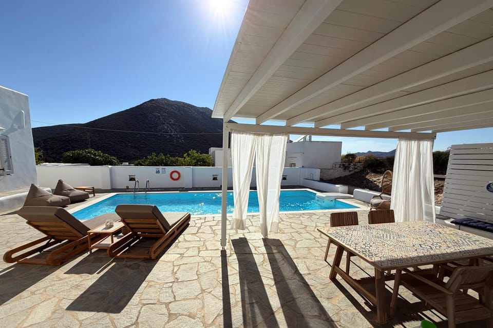 Pool view, Swimming pool, sunbed