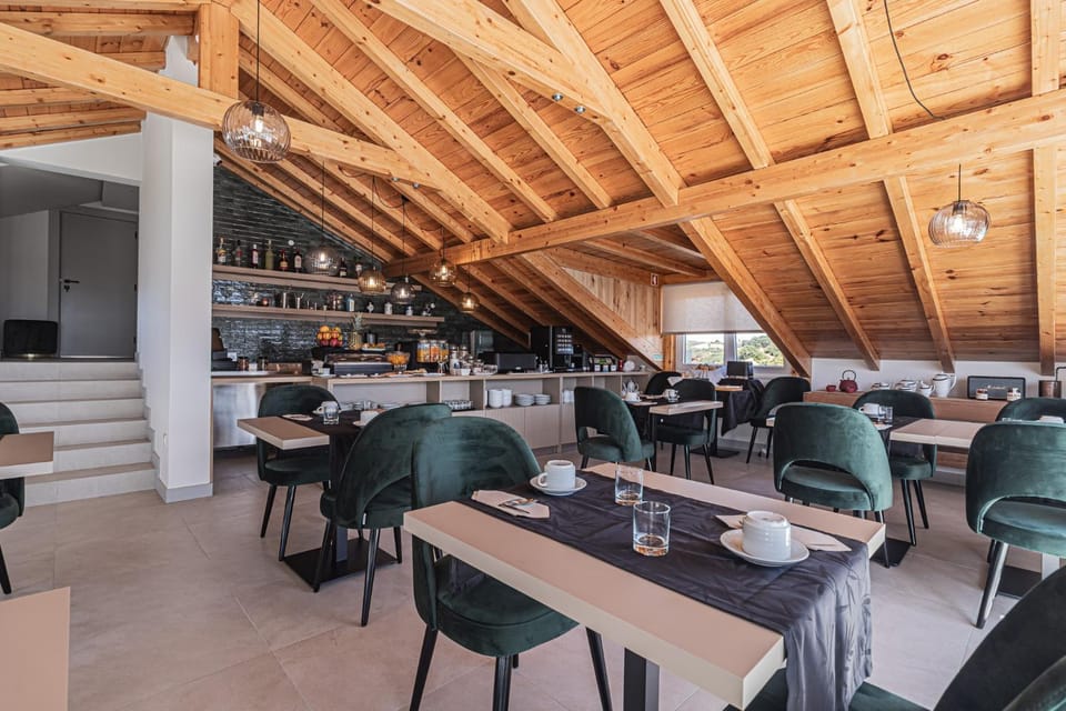 Lounge or bar, Breakfast