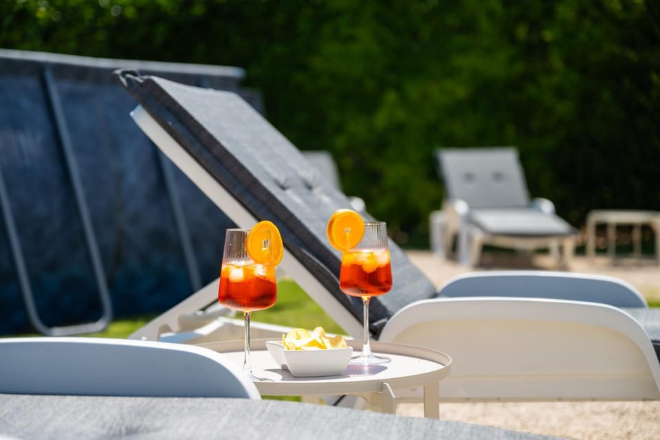 Food and drinks, sunbed