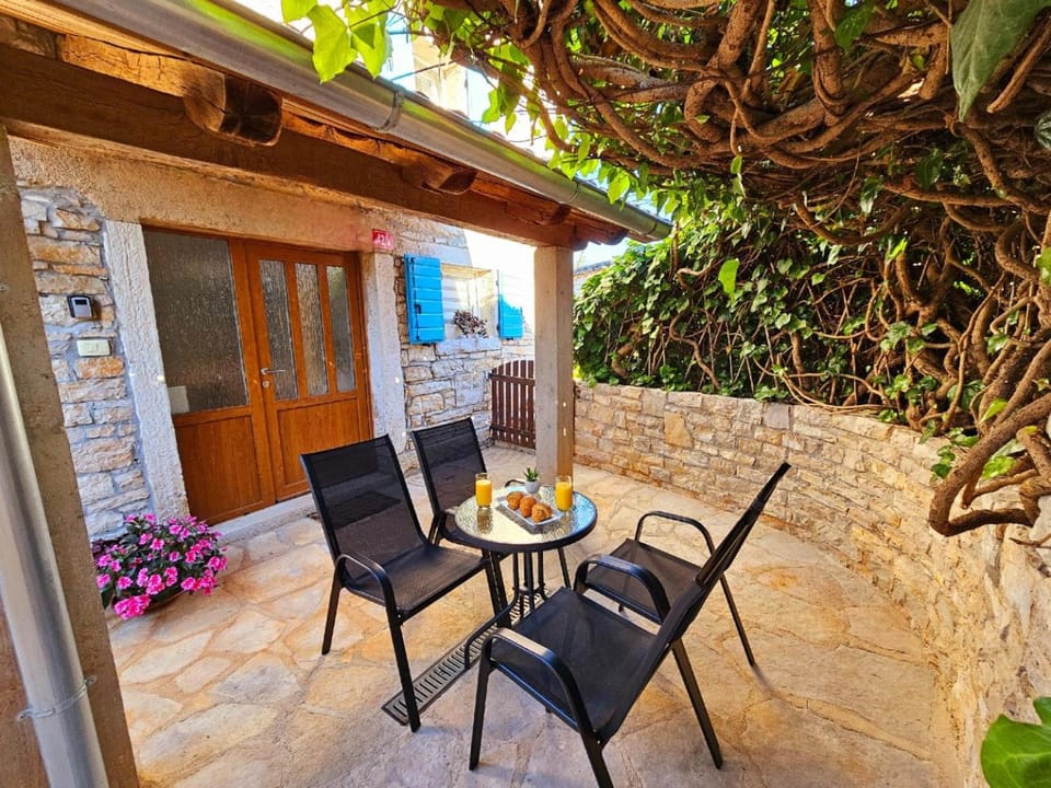 Patio, Balcony/Terrace, Seating area