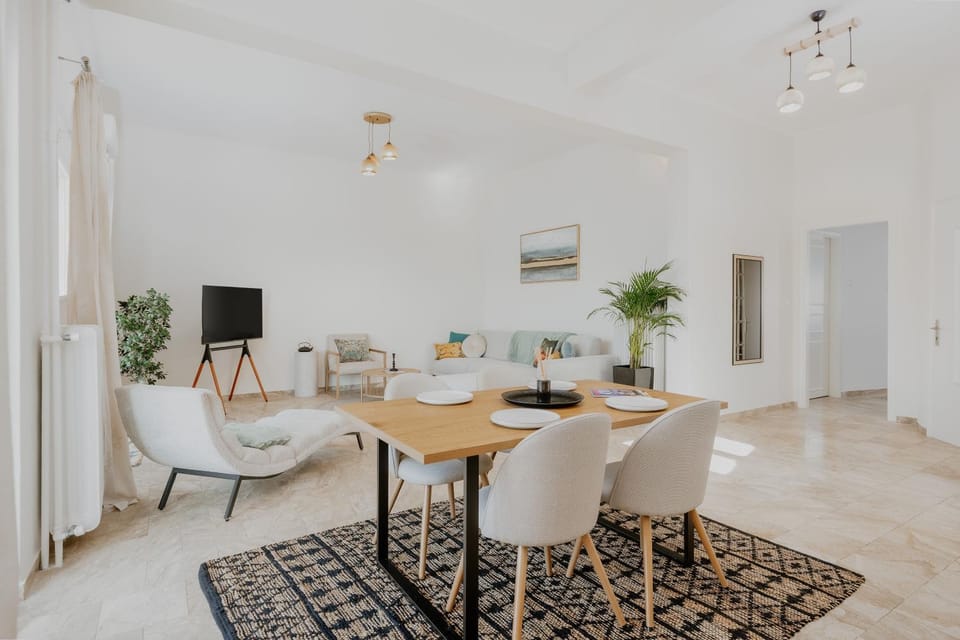 TV and multimedia, Living room, Dining area