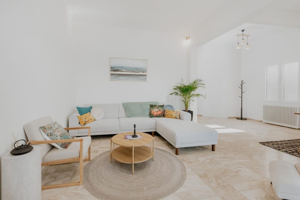 Living room, Seating area