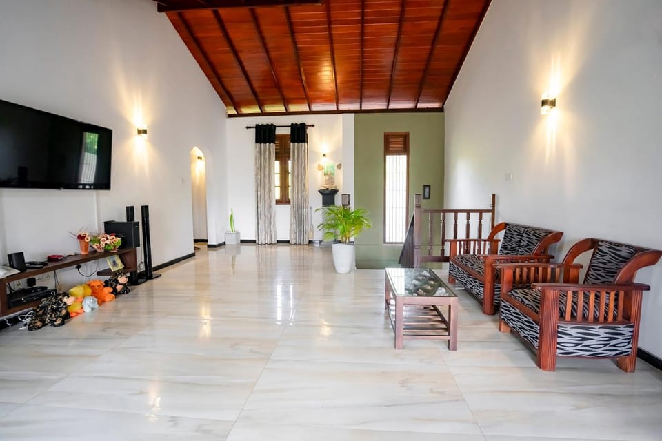 Communal lounge/ TV room, TV and multimedia, Living room, Seating area, Evening entertainment