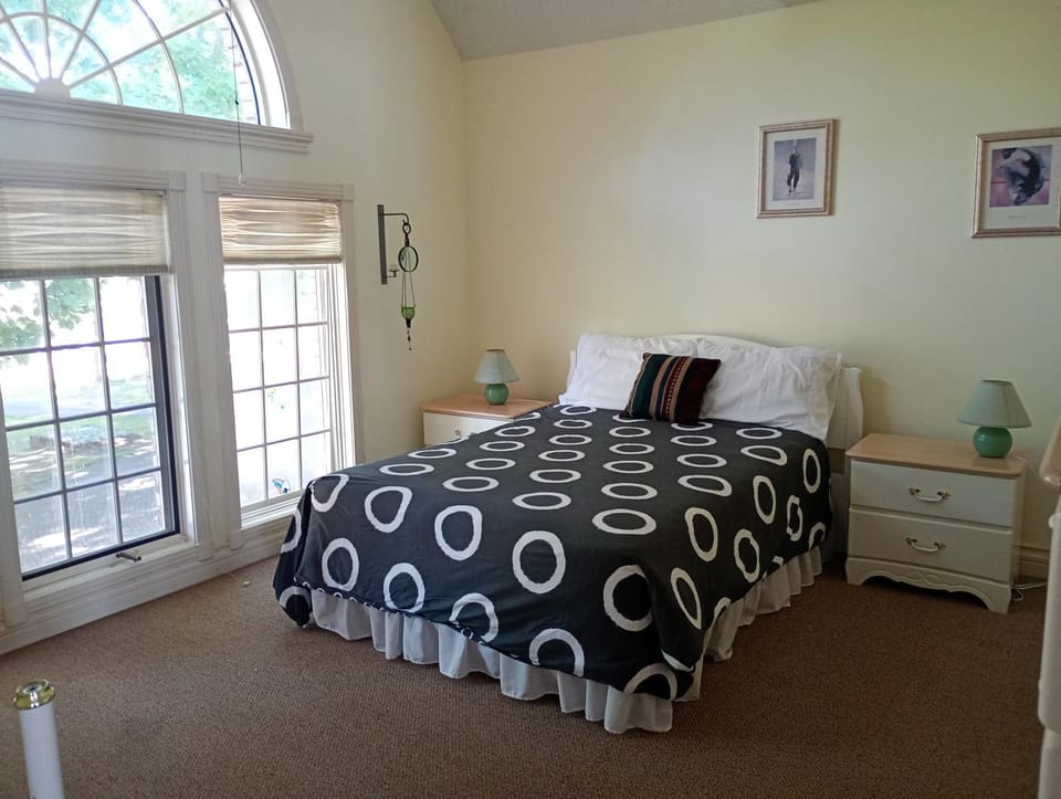Lakeside Villa across Whisky Run Golf Club Villa in Port Colborne