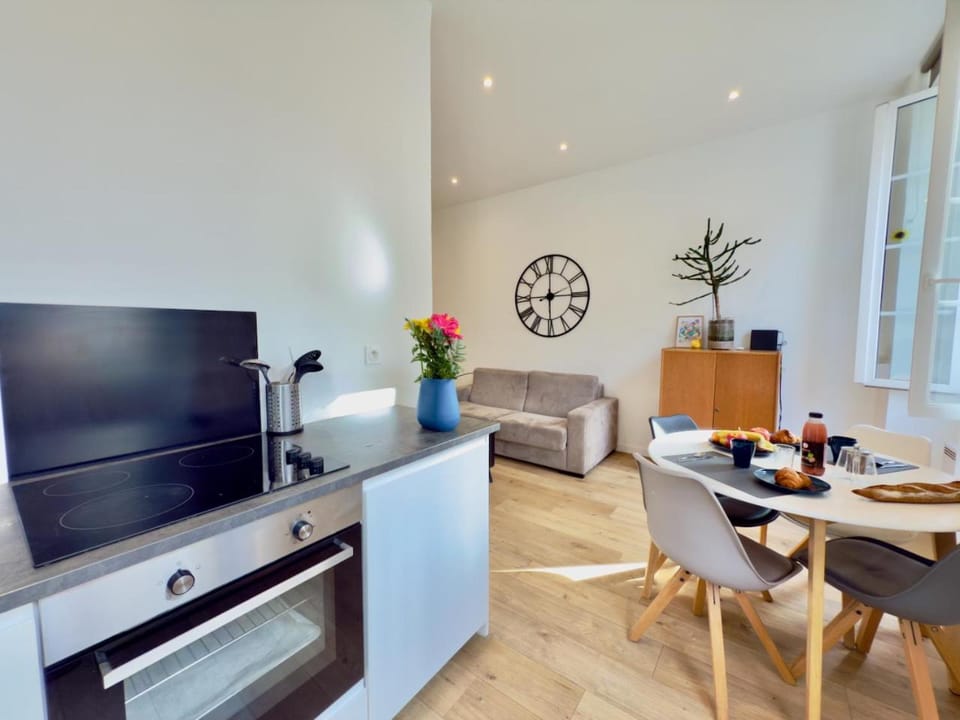 Kitchen or kitchenette, Living room, Dining area