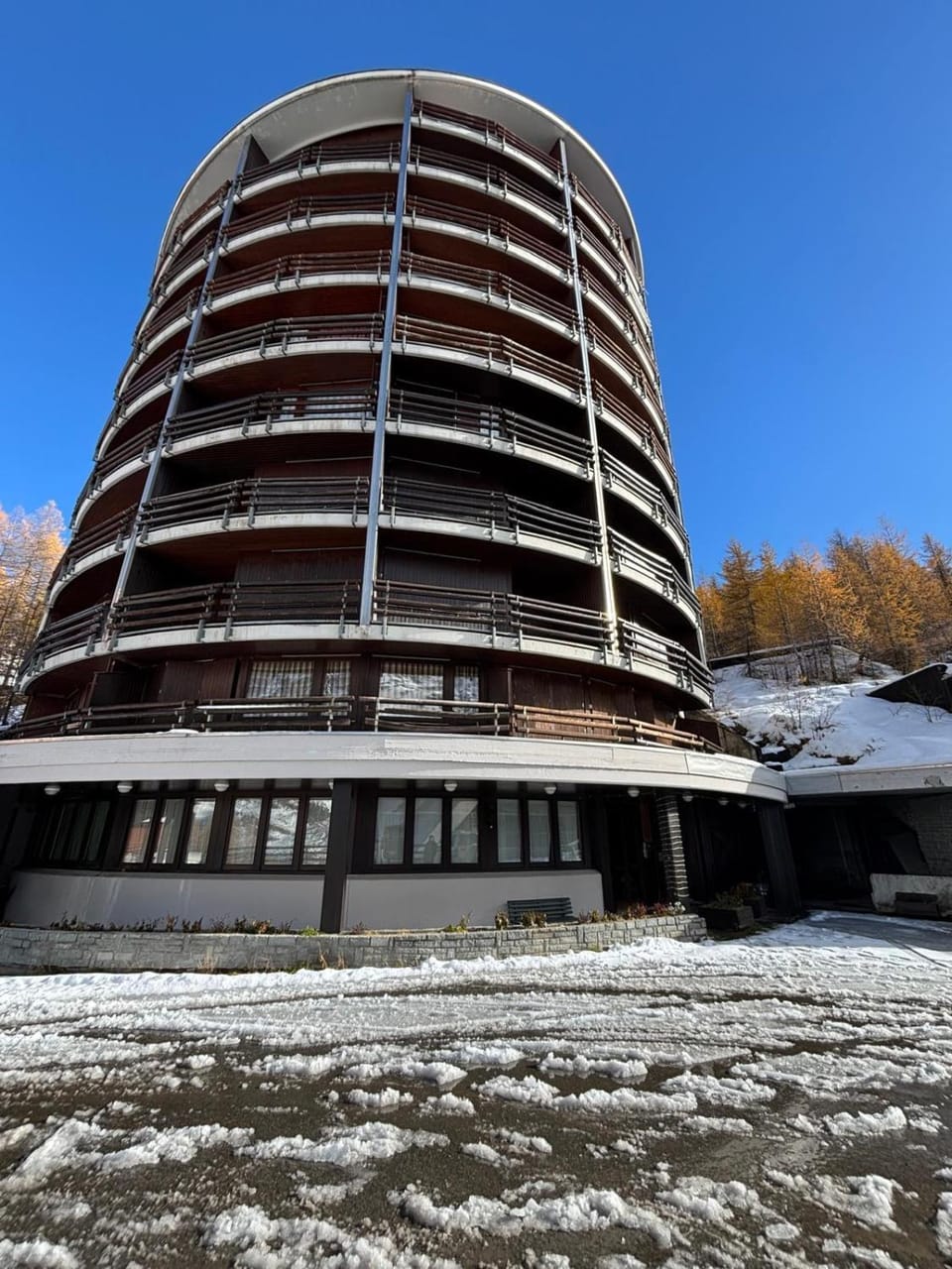 Property building, Day, Winter